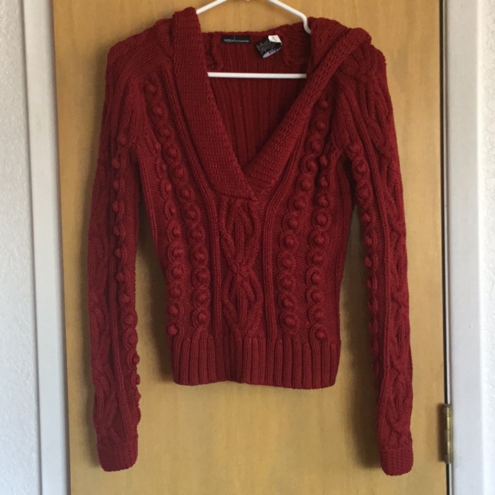 MODA International knitted hooded sweater